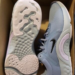 NIB Nike Women's 8